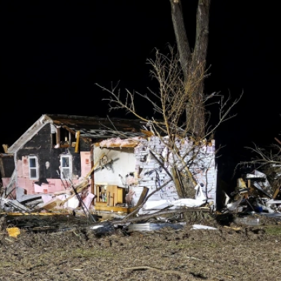 Deadly storms and tornadoes hit the US states of Michigan and Oklahoma