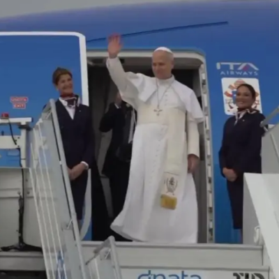 Pope Leo XIV pushes back on Donald Trump, after the US leader criticised the pontiff's comments about the war in the Middle East